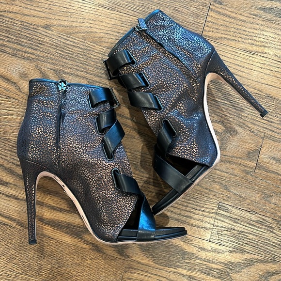 💕HP💕Diane von Furstenberg Radcliff Lace-Up Bootie metallic copper - Picture 2 of 13